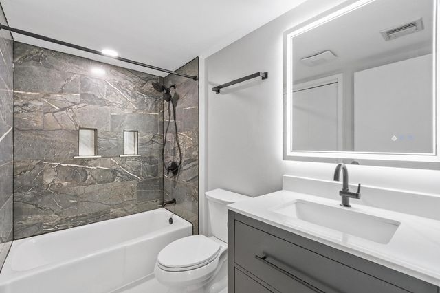 487 Place Ln 487, Woburn, MA 01801