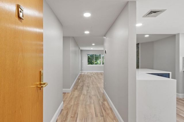 487 Place Ln 487, Woburn, MA 01801