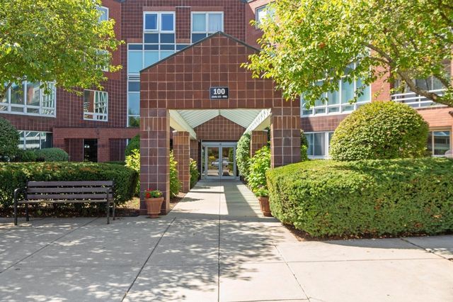 487 Place Ln 487, Woburn, MA 01801