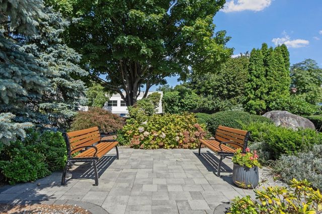 487 Place Ln 487, Woburn, MA 01801