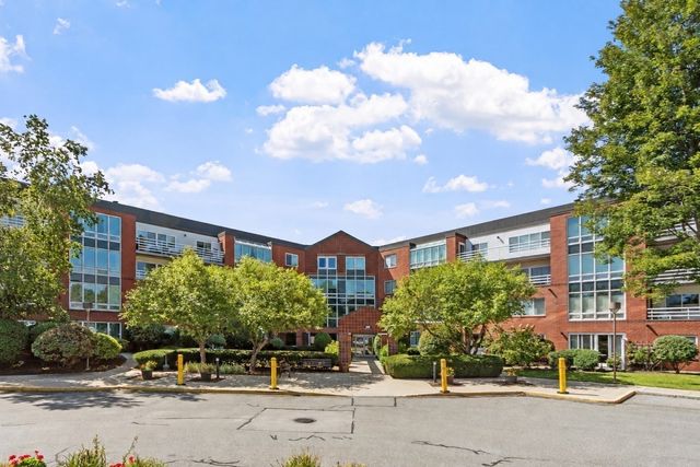 487 Place Ln 487, Woburn, MA 01801