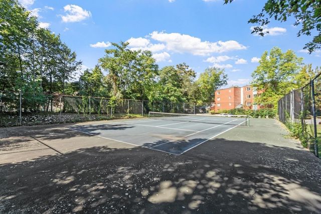 487 Place Ln 487, Woburn, MA 01801