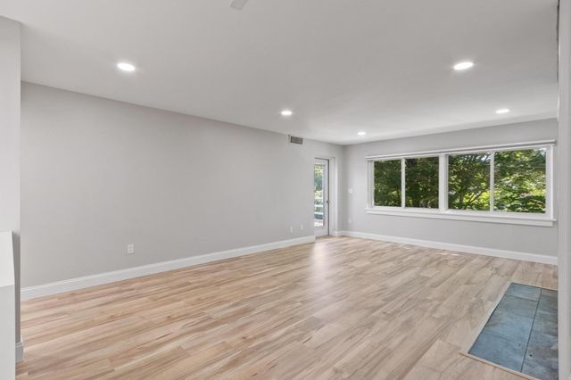 487 Place Ln 487, Woburn, MA 01801