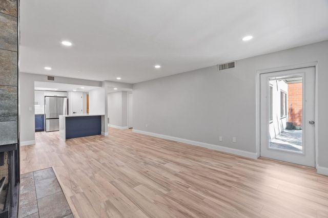 487 Place Ln 487, Woburn, MA 01801