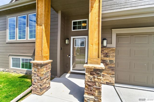 9315 S 179th Street, Omaha, NE 68136