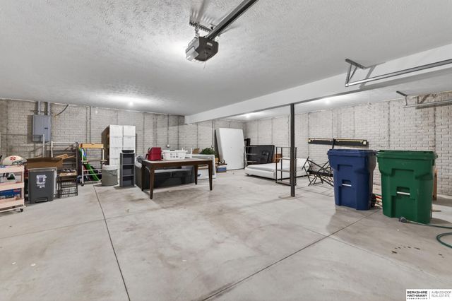 9315 S 179th Street, Omaha, NE 68136