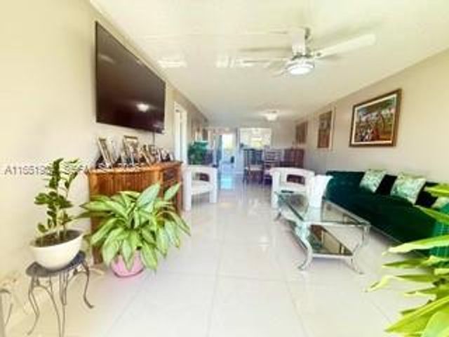6100 NW 44th Street 405, Lauderhill, FL 33319