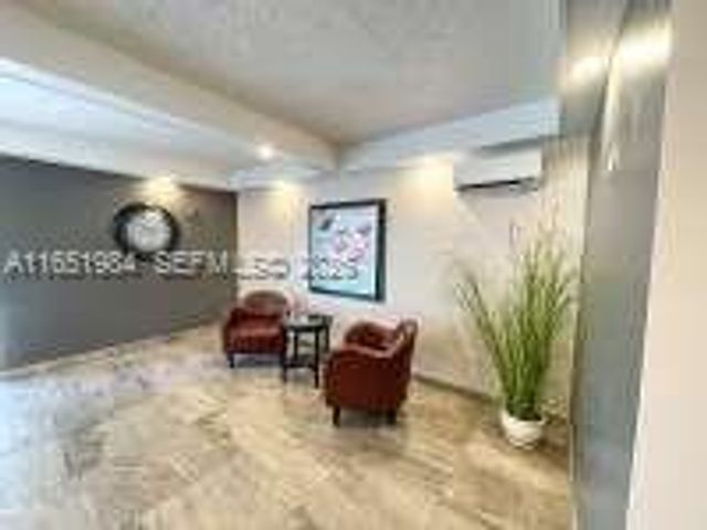 6100 NW 44th Street 405, Lauderhill, FL 33319