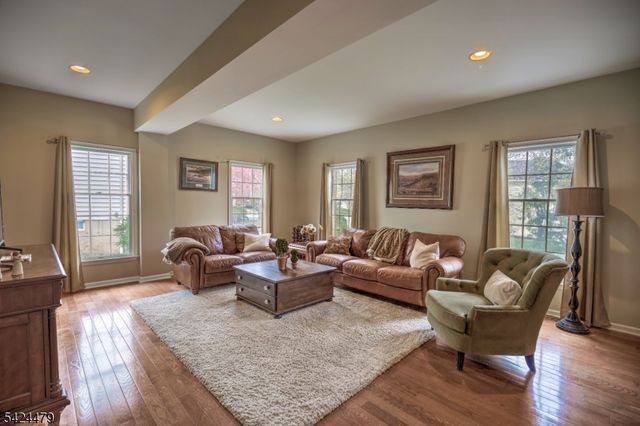 25 Sullivan Dr, Bernards Twp., NJ 07920