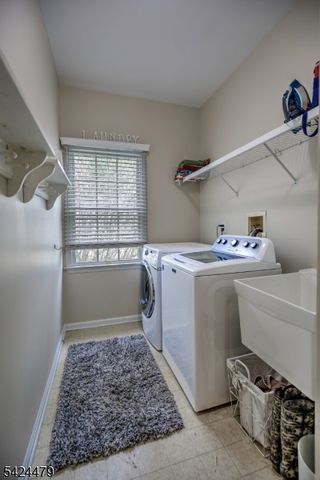 25 Sullivan Dr, Bernards Twp., NJ 07920