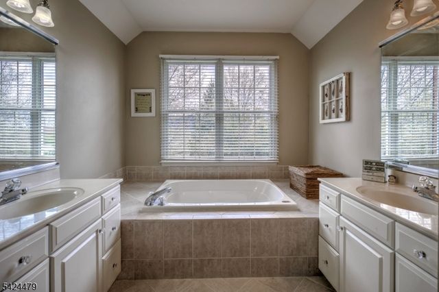 25 Sullivan Dr, Bernards Twp., NJ 07920