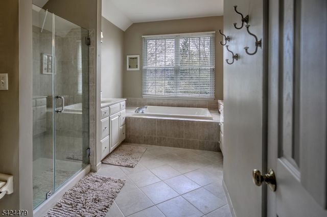 25 Sullivan Dr, Bernards Twp., NJ 07920