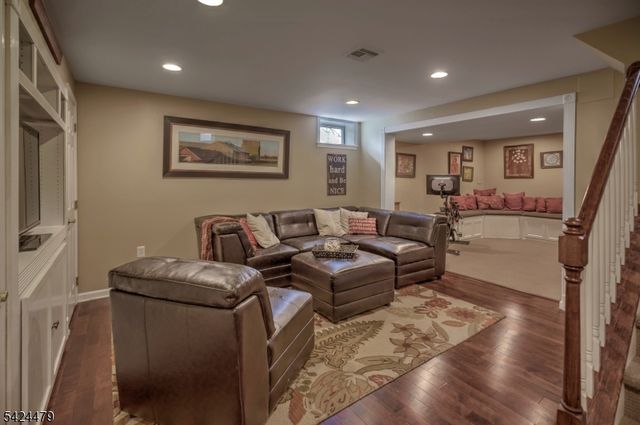 25 Sullivan Dr, Bernards Twp., NJ 07920