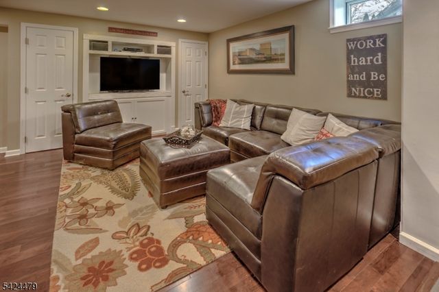 25 Sullivan Dr, Bernards Twp., NJ 07920