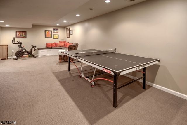 25 Sullivan Dr, Bernards Twp., NJ 07920