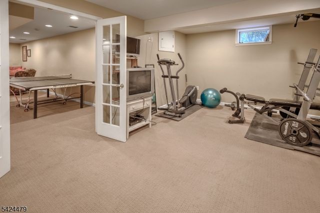 25 Sullivan Dr, Bernards Twp., NJ 07920