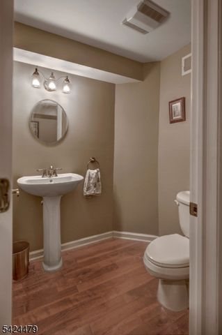 25 Sullivan Dr, Bernards Twp., NJ 07920