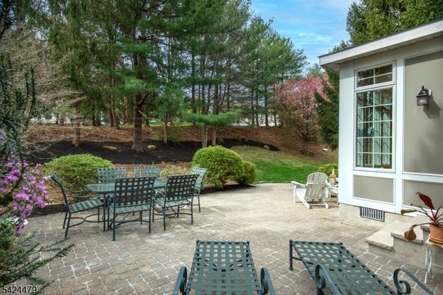 25 Sullivan Dr, Bernards Twp., NJ 07920