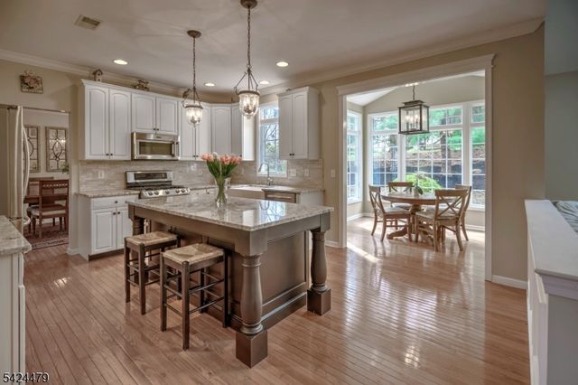 25 Sullivan Dr, Bernards Twp., NJ 07920