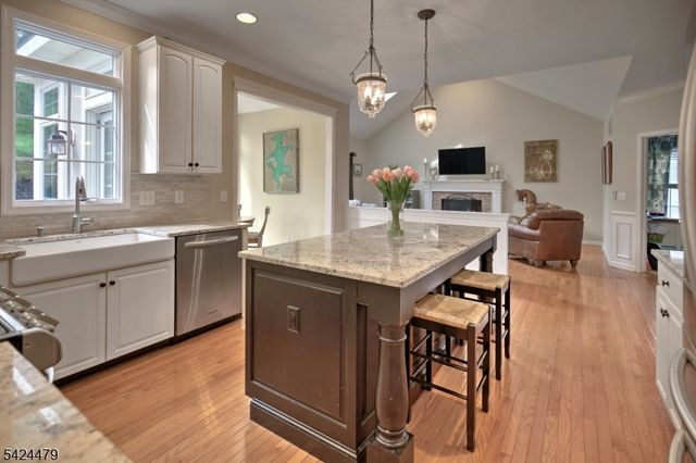 25 Sullivan Dr, Bernards Twp., NJ 07920