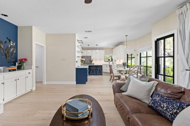 301 Copperleaf RD, Lakeway, TX 78734