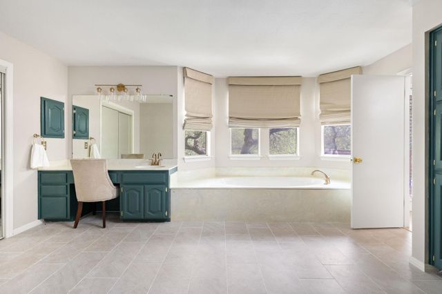 301 Copperleaf RD, Lakeway, TX 78734