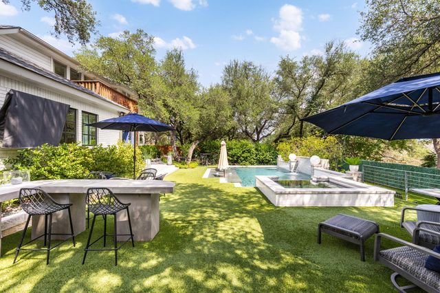 301 Copperleaf RD, Lakeway, TX 78734