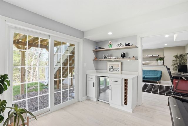 19 Farm Rd, Plymouth, MA 02360