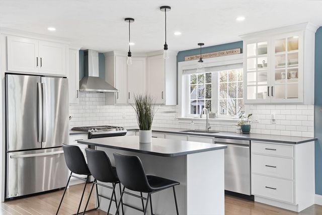 19 Farm Rd, Plymouth, MA 02360