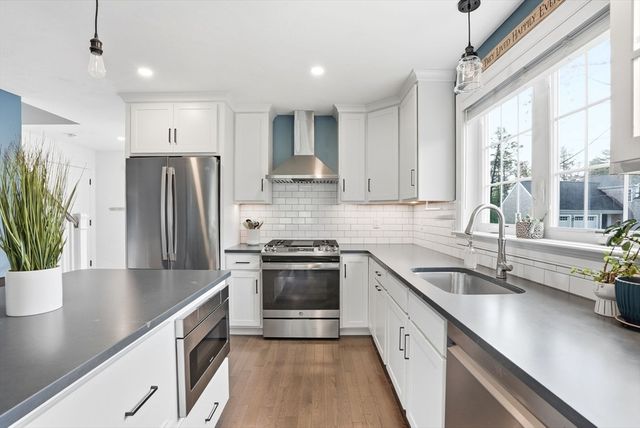 19 Farm Rd, Plymouth, MA 02360
