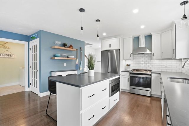 19 Farm Rd, Plymouth, MA 02360