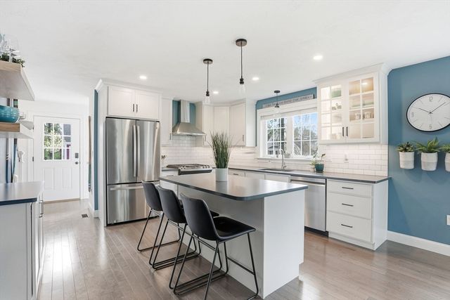 19 Farm Rd, Plymouth, MA 02360
