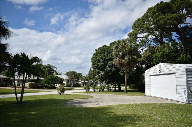 1928 NW Pine Lake Dr, Stuart, FL 34994