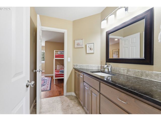 8913 Ne 13TH St, Vancouver, WA 98664