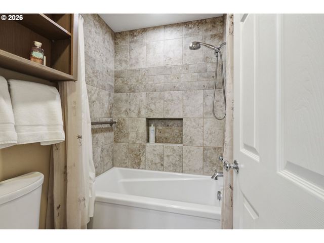 8913 Ne 13TH St, Vancouver, WA 98664