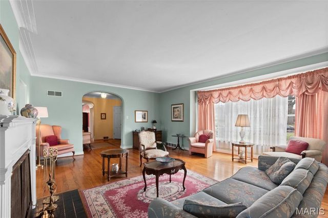 30 Fox Meadows, St Louis, MO 63127