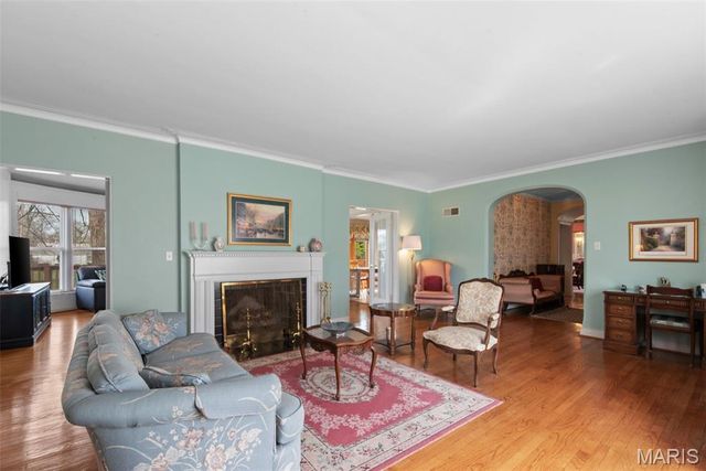 30 Fox Meadows, St Louis, MO 63127