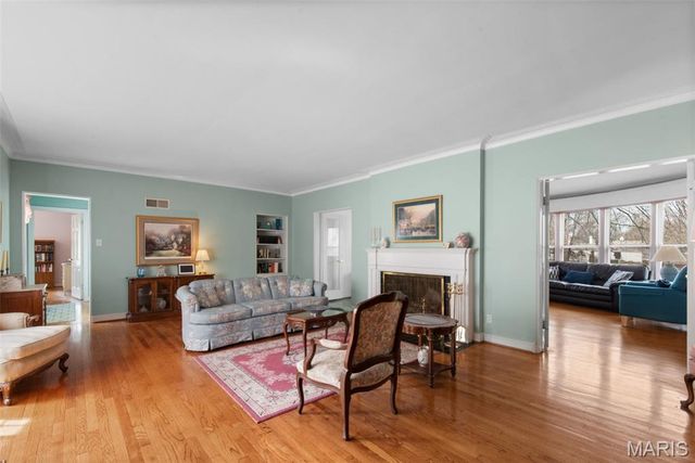 30 Fox Meadows, St Louis, MO 63127