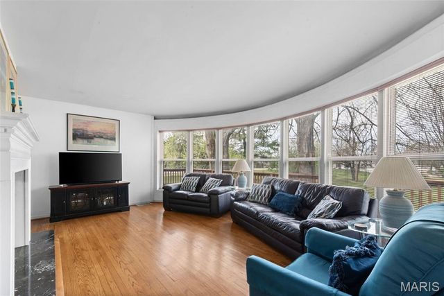 30 Fox Meadows, St Louis, MO 63127