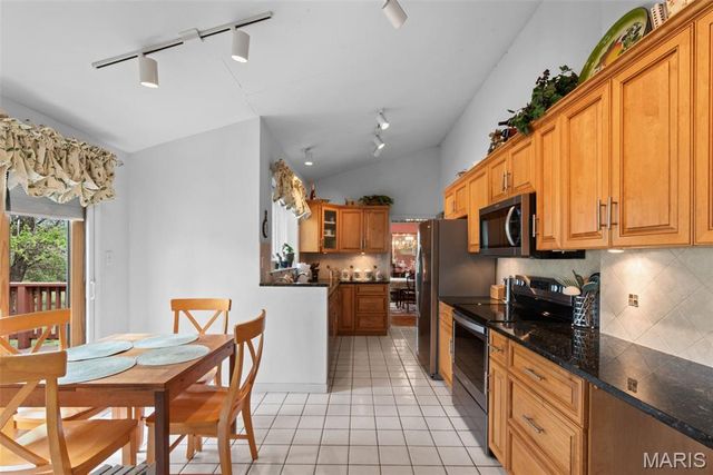 30 Fox Meadows, St Louis, MO 63127