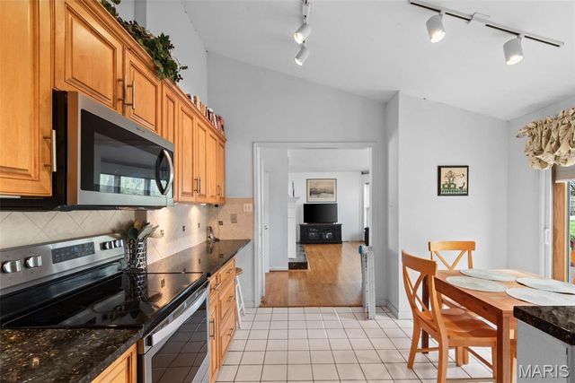 30 Fox Meadows, St Louis, MO 63127