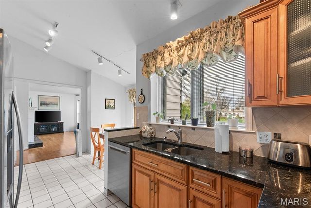 30 Fox Meadows, St Louis, MO 63127