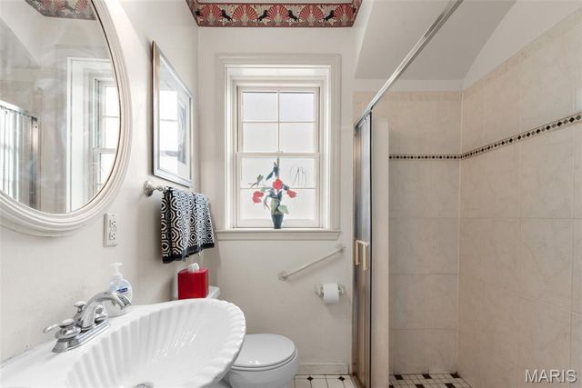 30 Fox Meadows, St Louis, MO 63127