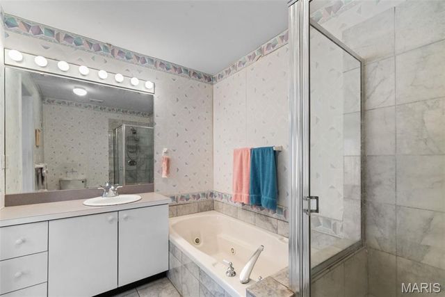 30 Fox Meadows, St Louis, MO 63127