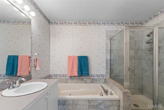 30 Fox Meadows, St Louis, MO 63127