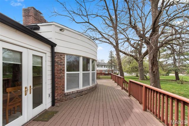 30 Fox Meadows, St Louis, MO 63127