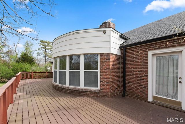 30 Fox Meadows, St Louis, MO 63127