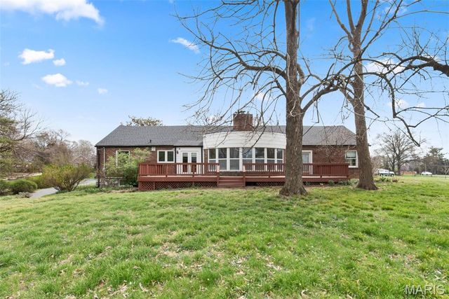 30 Fox Meadows, St Louis, MO 63127