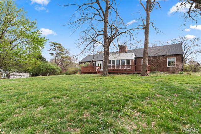 30 Fox Meadows, St Louis, MO 63127