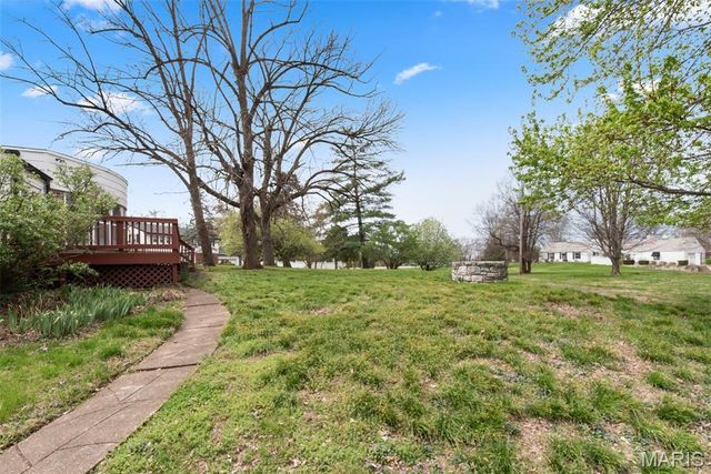 30 Fox Meadows, St Louis, MO 63127